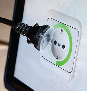 Physical prototyping of an on-outlet power-consumption display